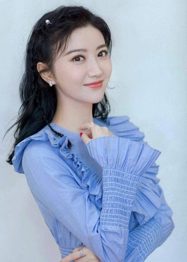 原创蓝色系穿搭太治愈了吧看杨幂宋茜倪妮演绎清新甜美蓝色系