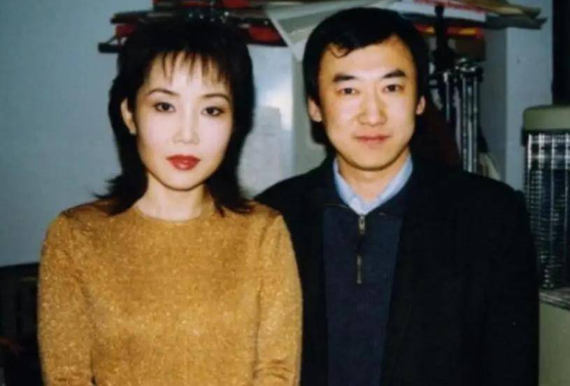 杭天琪:不顾一切带着女儿下嫁小丈夫,43岁冒险生子,如今怎样?