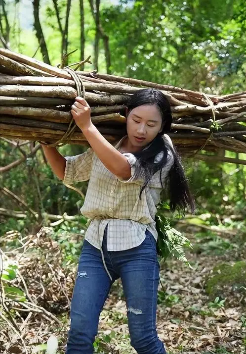 福建村妇:23岁离婚,25岁办厂,30岁破产,返乡后被央视点名表扬