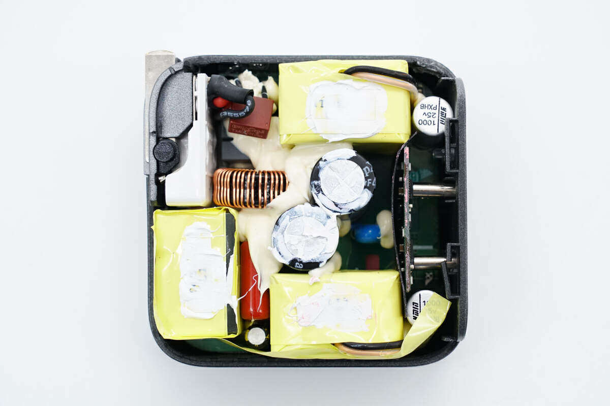 苹果macbook和iphone的快充好帮手,迪比科90w快充充电器陈将诶_焊接