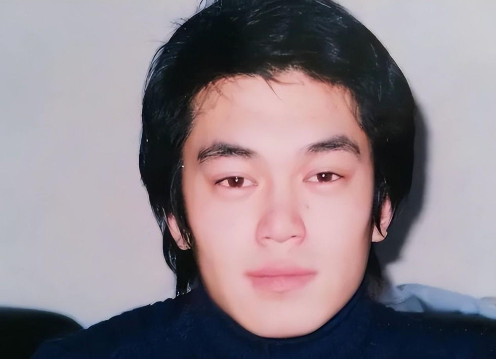 长相被嘲像猴子,跑十九年龙套,43岁的刘冠麟走红并不是意外_吉吉