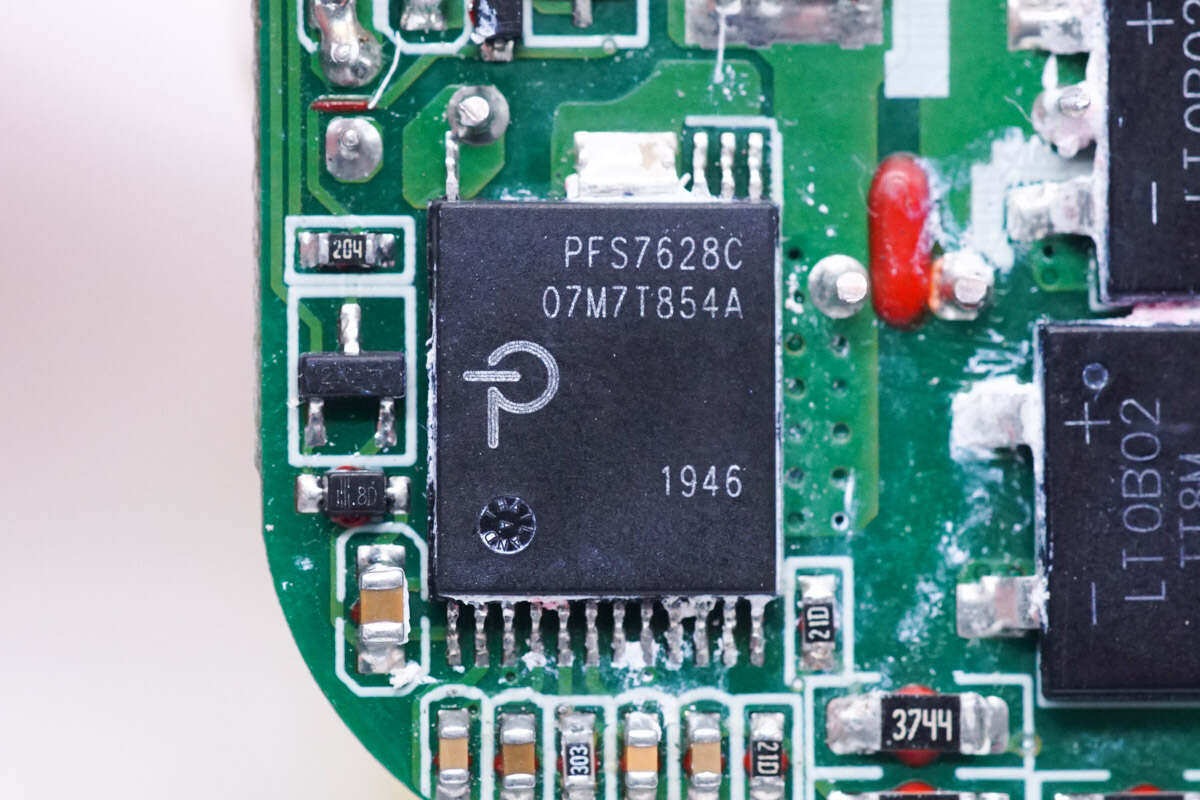 pfc升压控制器来自pi,为hiperpfs-4系列,型号pfs7628c,集成600v