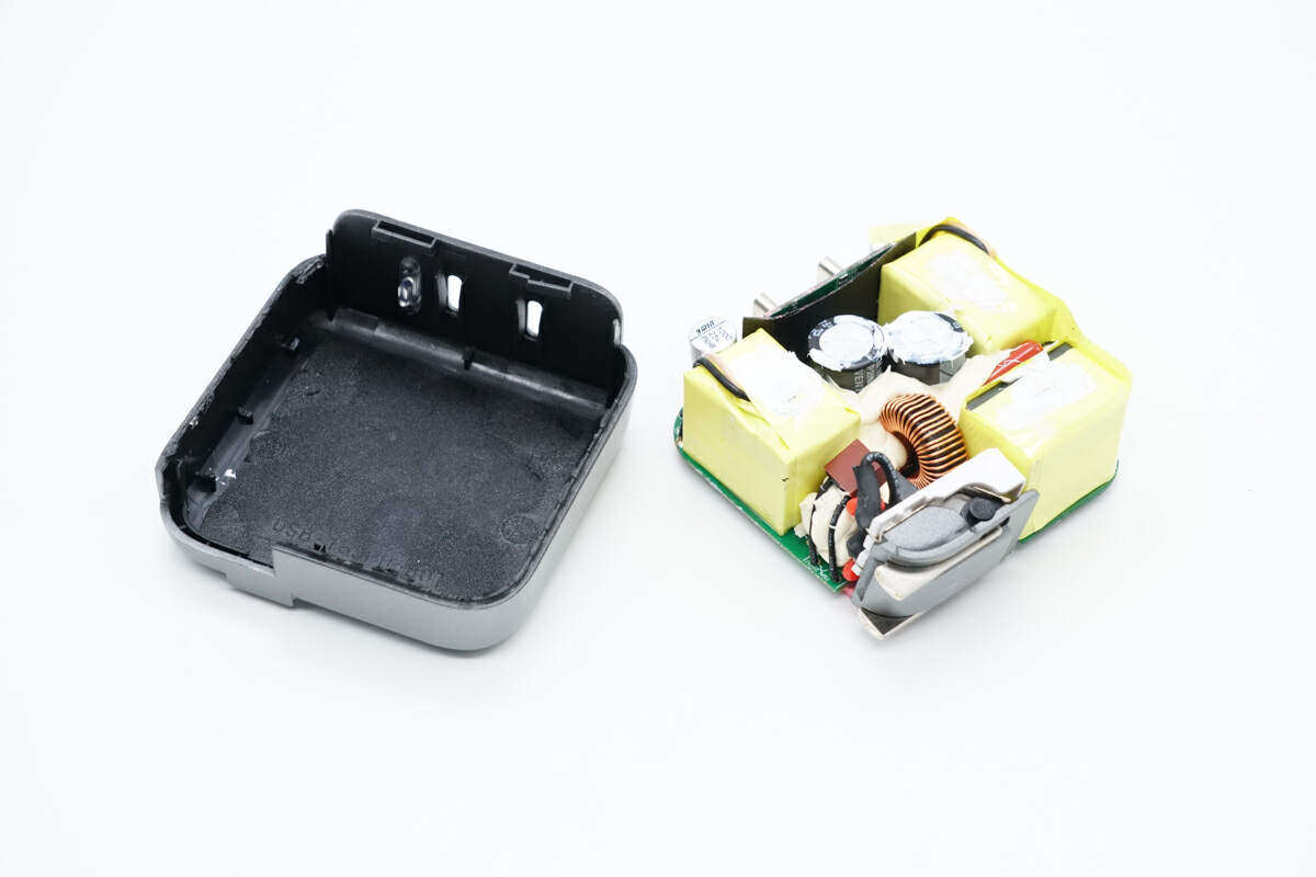 苹果macbook和iphone的快充好帮手,迪比科90w快充充电器陈将诶_焊接