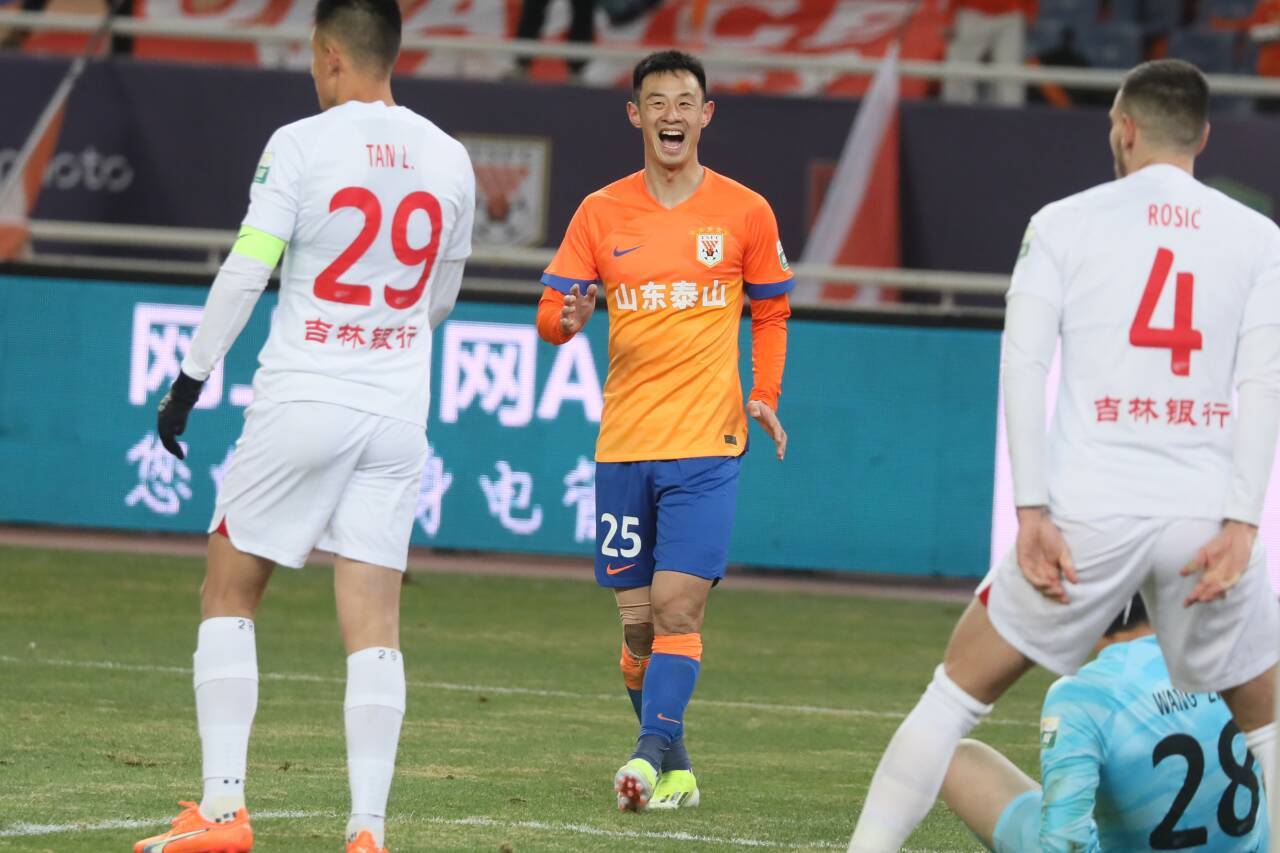 原创中超首战山东泰山大胜长春亚泰四个外援一人进一个