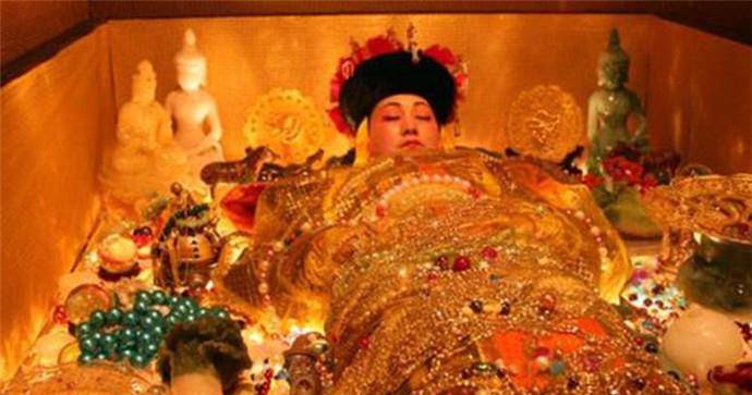 此人比孙殿英还疯狂,短短俩月,掏空清东陵157座皇陵_王绍仪_盗墓_村民