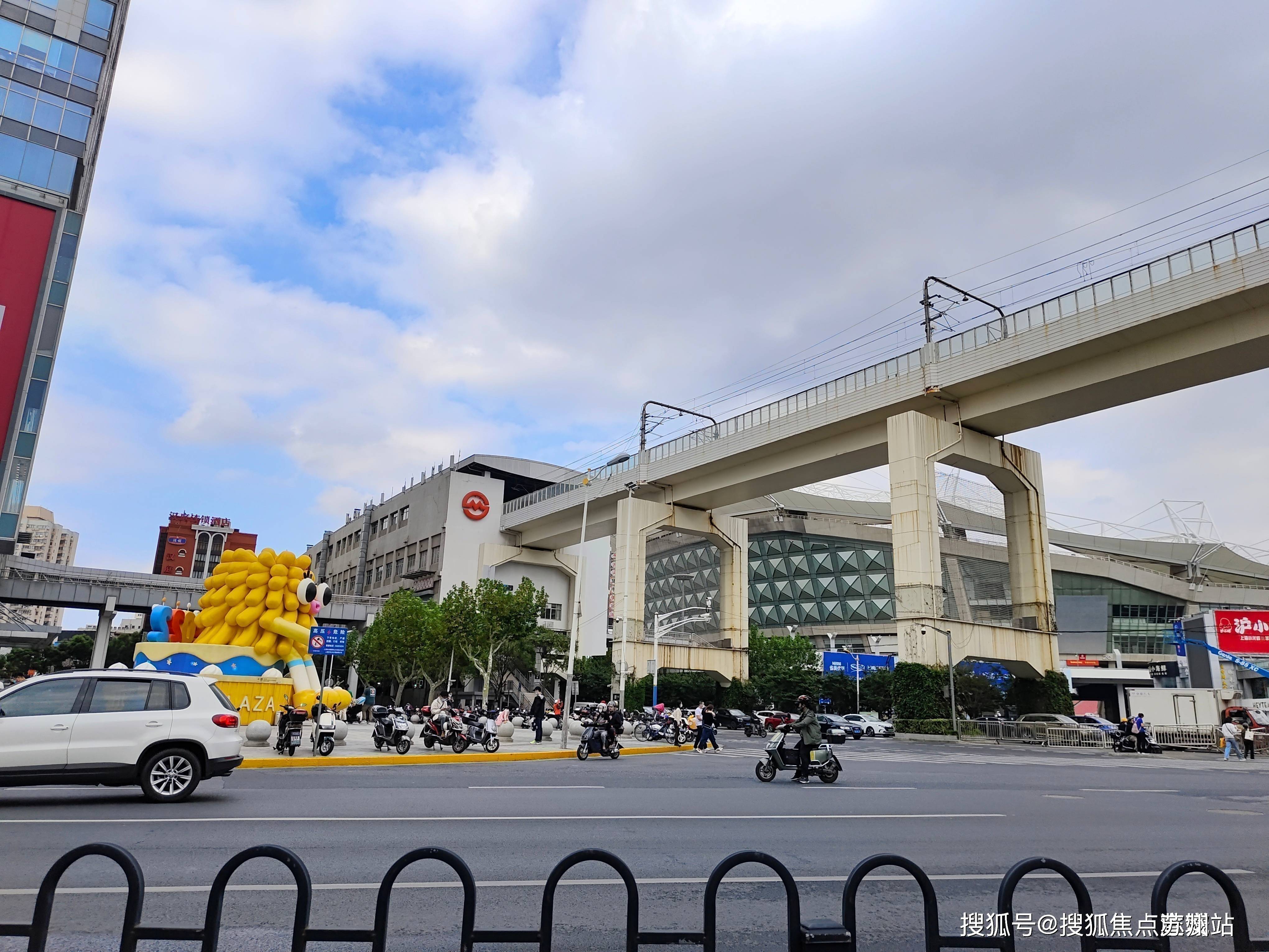 部分商业,项目对面凯德龙之梦,虹口足球场,以及1公里内四川北路商业街