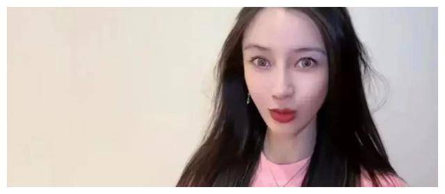 "五官在脸上都放不下了",这是网友们对杨颖近况的一致看法.