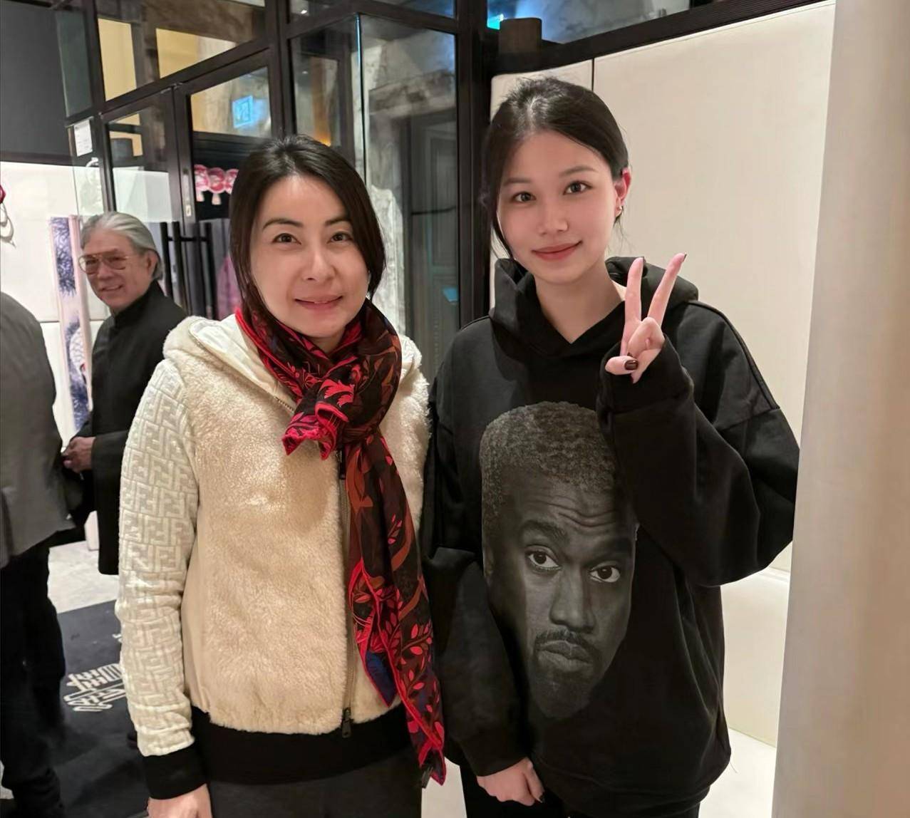 郭晶晶登陆英伦,却掀起了一场前所未有的轩然大波!