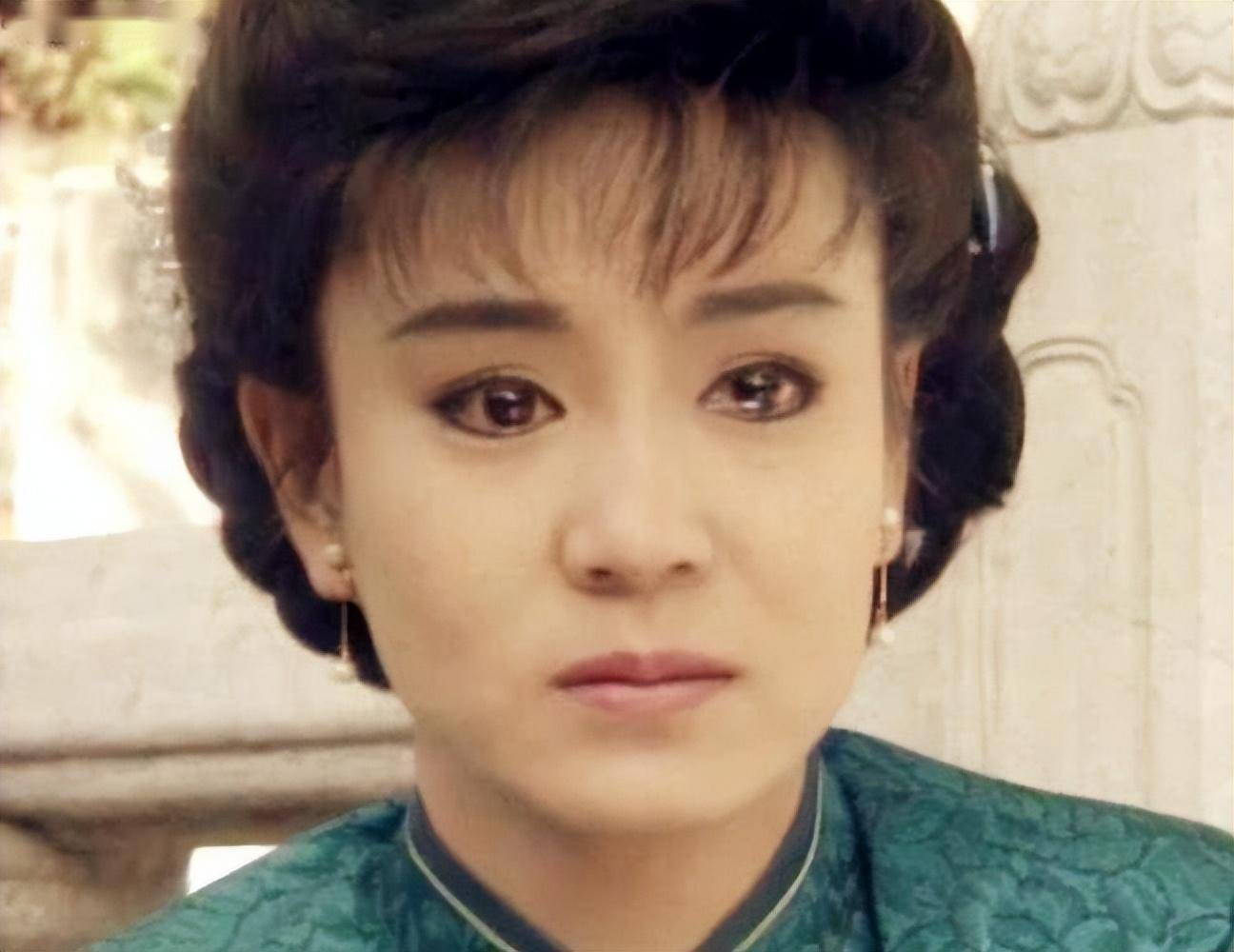 《婉君》《雪珂》《哑妻》等,刘雪华被誉为最苦情的女演员.