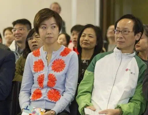 母亲对张怡宁说:你从小在运动队头脑简单,找个年长的照顾你也好_徐威