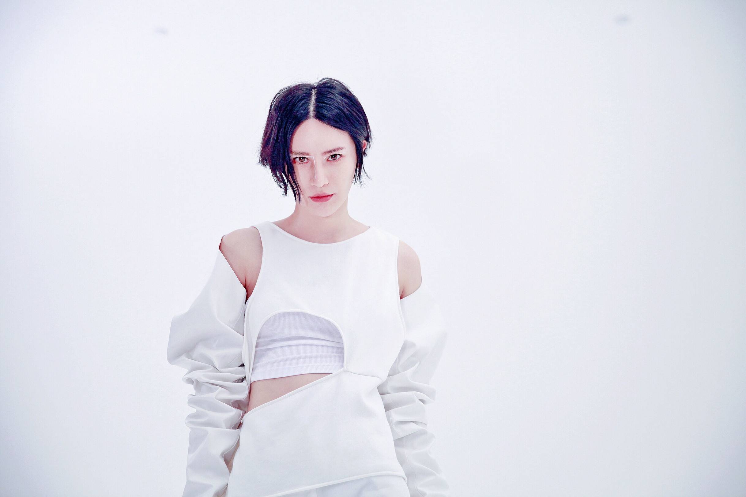 已经有网友开始预测最终冠军了,预测尚雯婕的人比较多,毕竟她之前也是