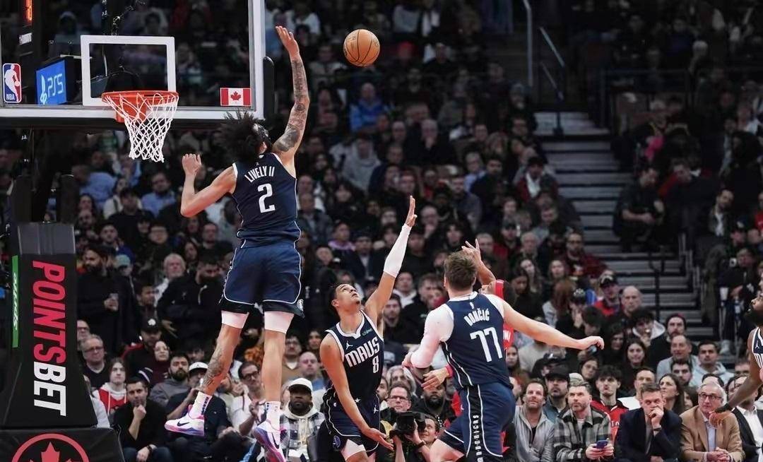 猛龙 125-136 小牛猛龙队坐镇丰业银行球馆,迎战来势汹汹的小牛队.