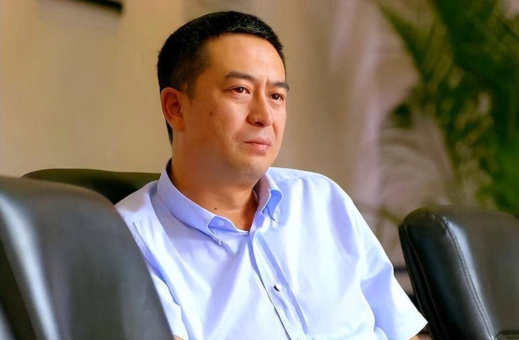 50亿身家富豪爱龙套乐张嘉译戏称片酬仅够加油费