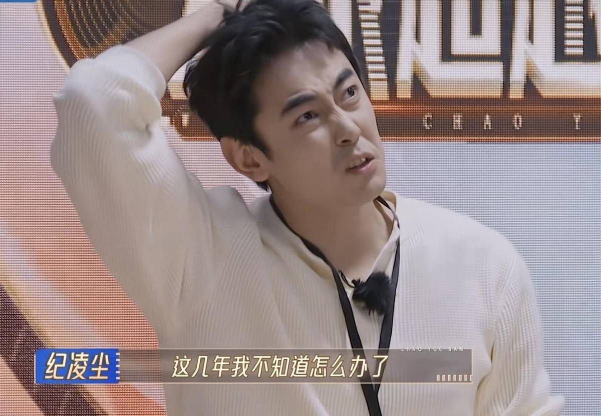 还是他自己非得分手之后跑去前女友的社交平台底下留言装深情换来的.