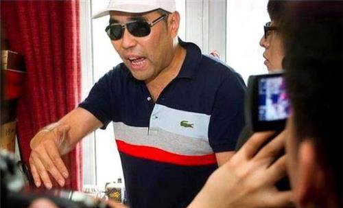 冰心去世后,孙子为何在她墓碑上写"教子无方,枉为人表"8个字_吴平