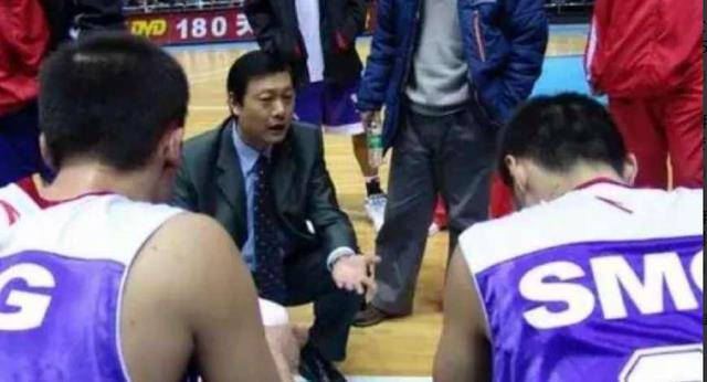 姚明恩师李秋平 42岁妻子患癌去世,50岁因病离开上海男篮_生活_工作