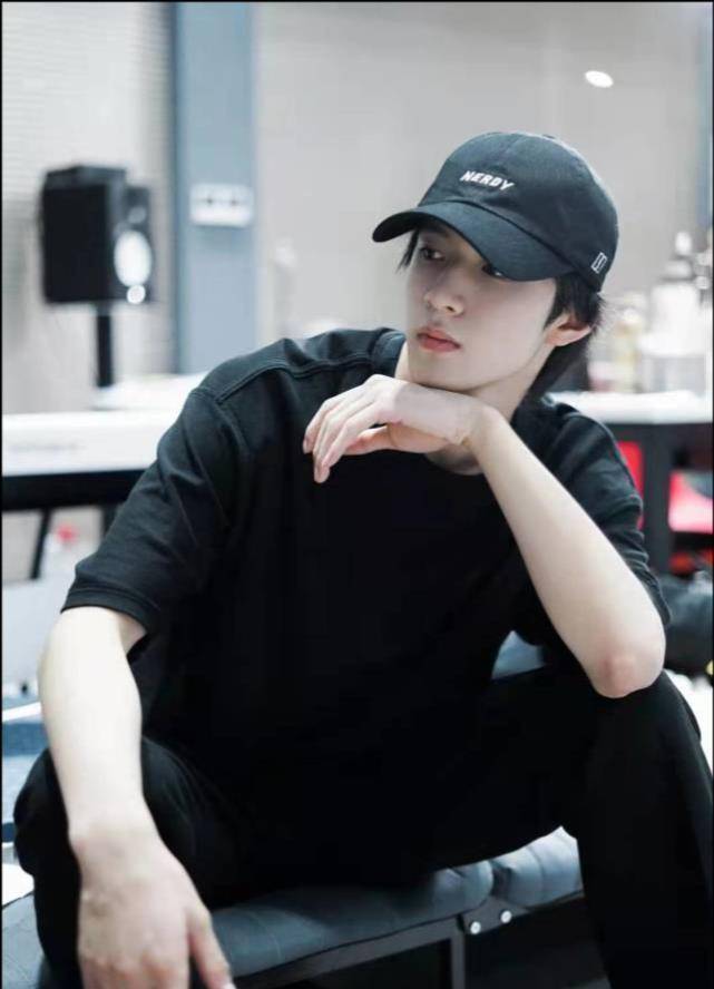 原创刘耀文化身居家小能手老干妈配牛排张真源吃了进步空间很大