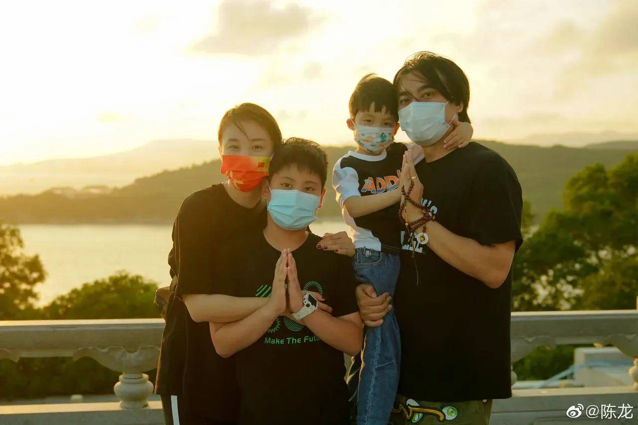 认识15天闪恋闪婚,陈龙和章龄之,相差10岁的爱情羡煞旁人!