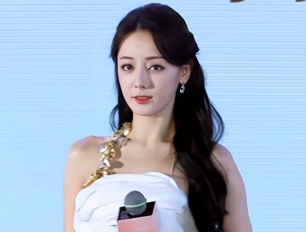 《开始推理吧2》迪丽热巴一身高定,张凌赫很乖,刘宇宁太神秘_嘉宾