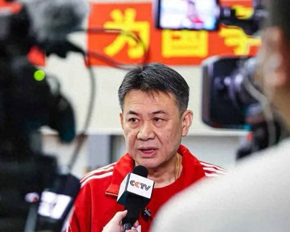 地方体育首训,我们见到了半年没出现在公众视野中的主教练蔡斌