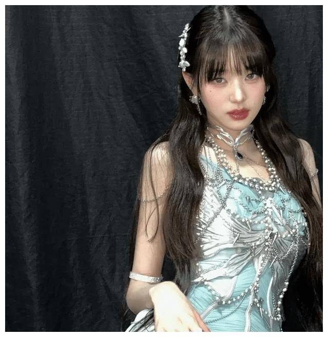 ive张元英演唱会上剪下的头发被中国网友竞拍,引起热议!