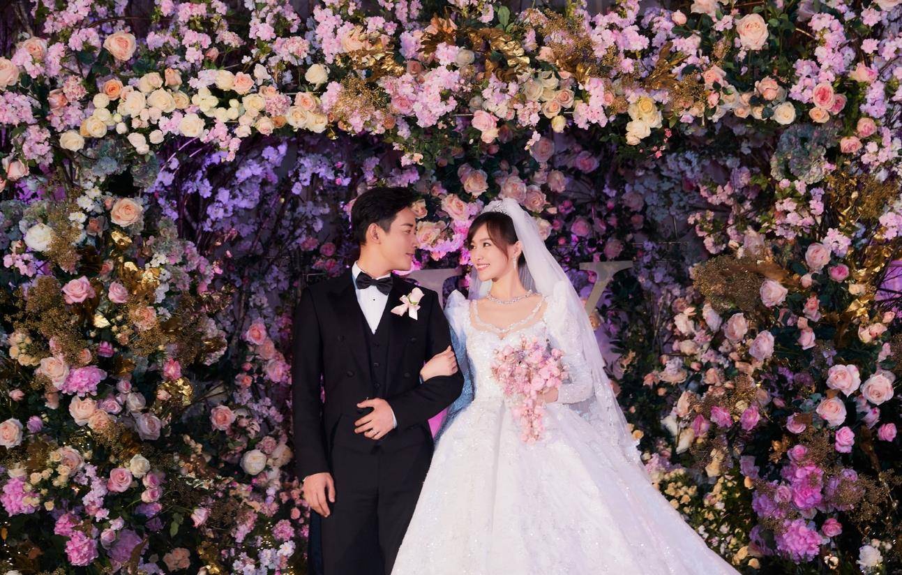 原创从演员到母亲的转变唐嫣自称是猫妈不知道罗晋是猫爸还是虎爸呢