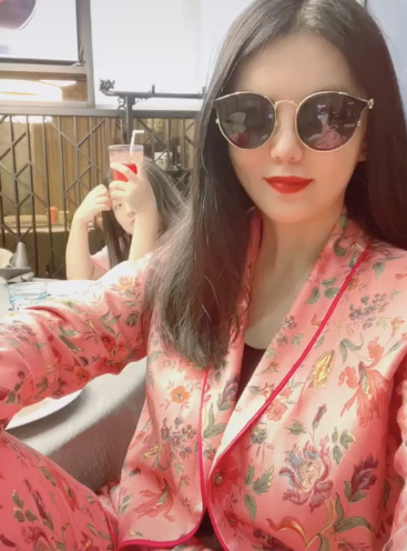 李湘分享母女近照,女儿挑染白发格外吸睛_王岳伦_孩子_节目