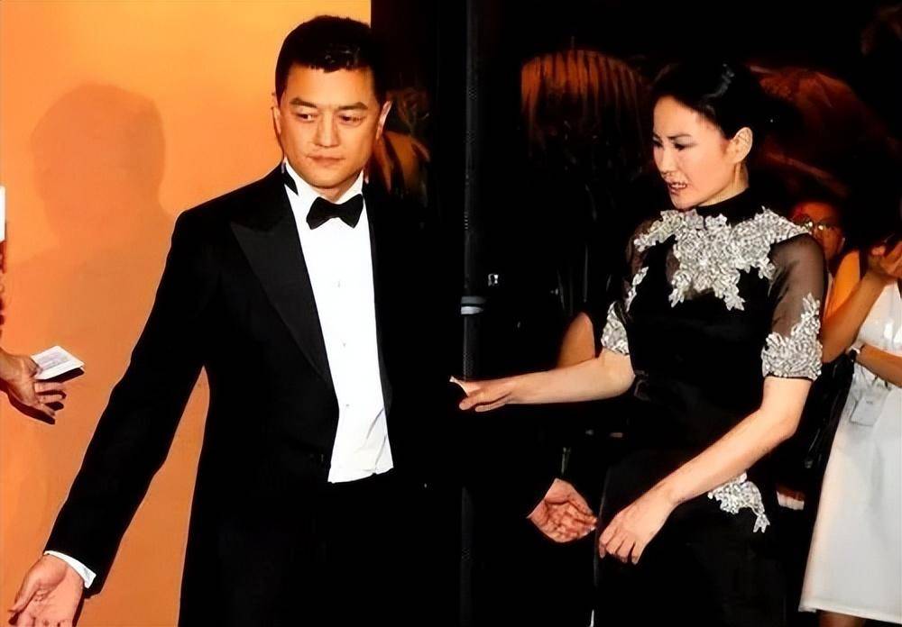 2011年,李亚鹏与王菲结婚第6年,网上秀恩爱.