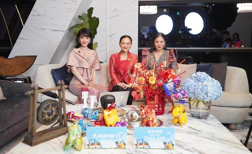 (1月31日 携程集团副总裁孙天旭(左),泰国旅游与体育部部长素妲婉·汪