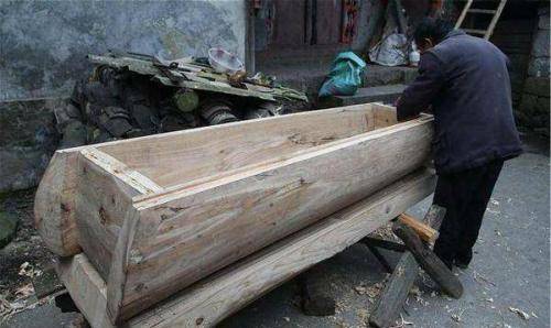 特殊葬俗引发"盗棺"案,儿子撬父亲棺材,盗出物如今送都没人要_宇文焕