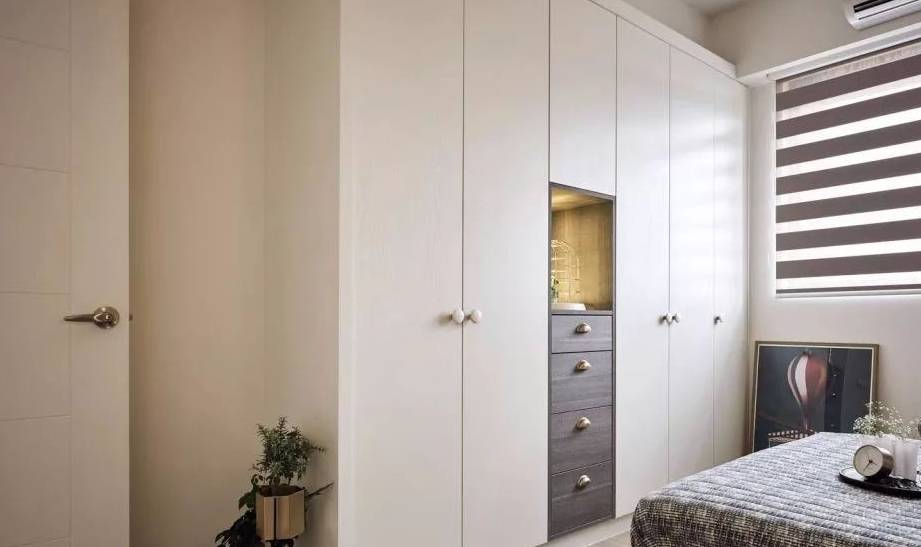 原创头一次见有人卧室装这种衣柜太聪明了既美观又省空间