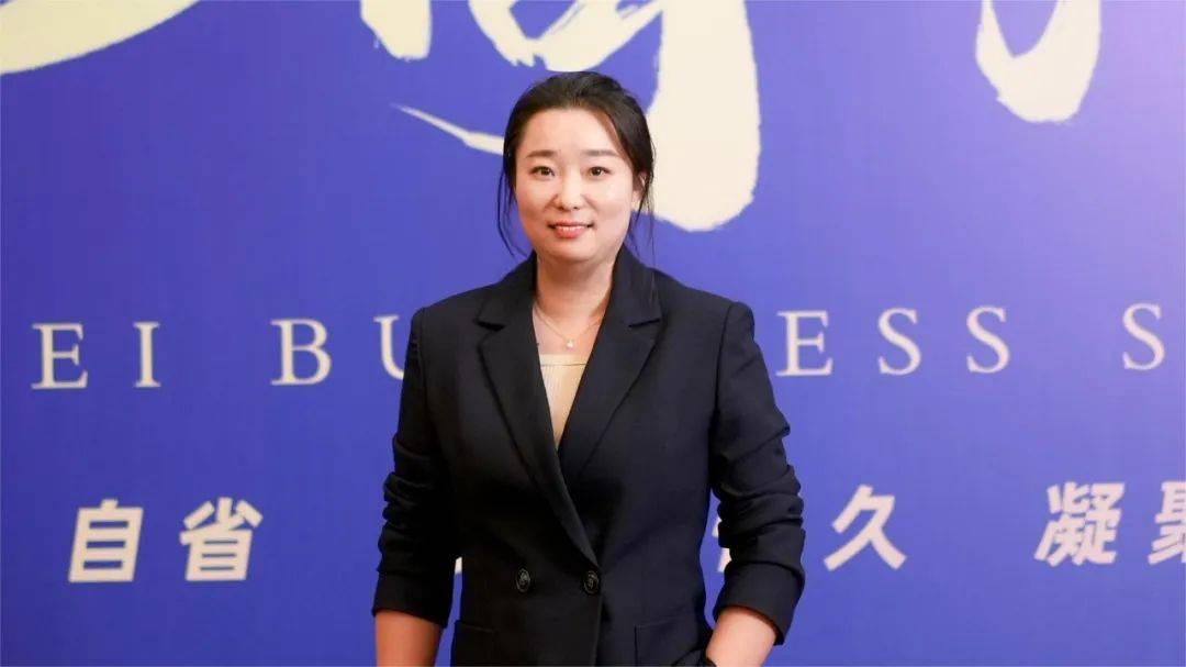 吴莉简介:1992年出生于驻马店,时任京北商学院金牌讲师;是北醒运动