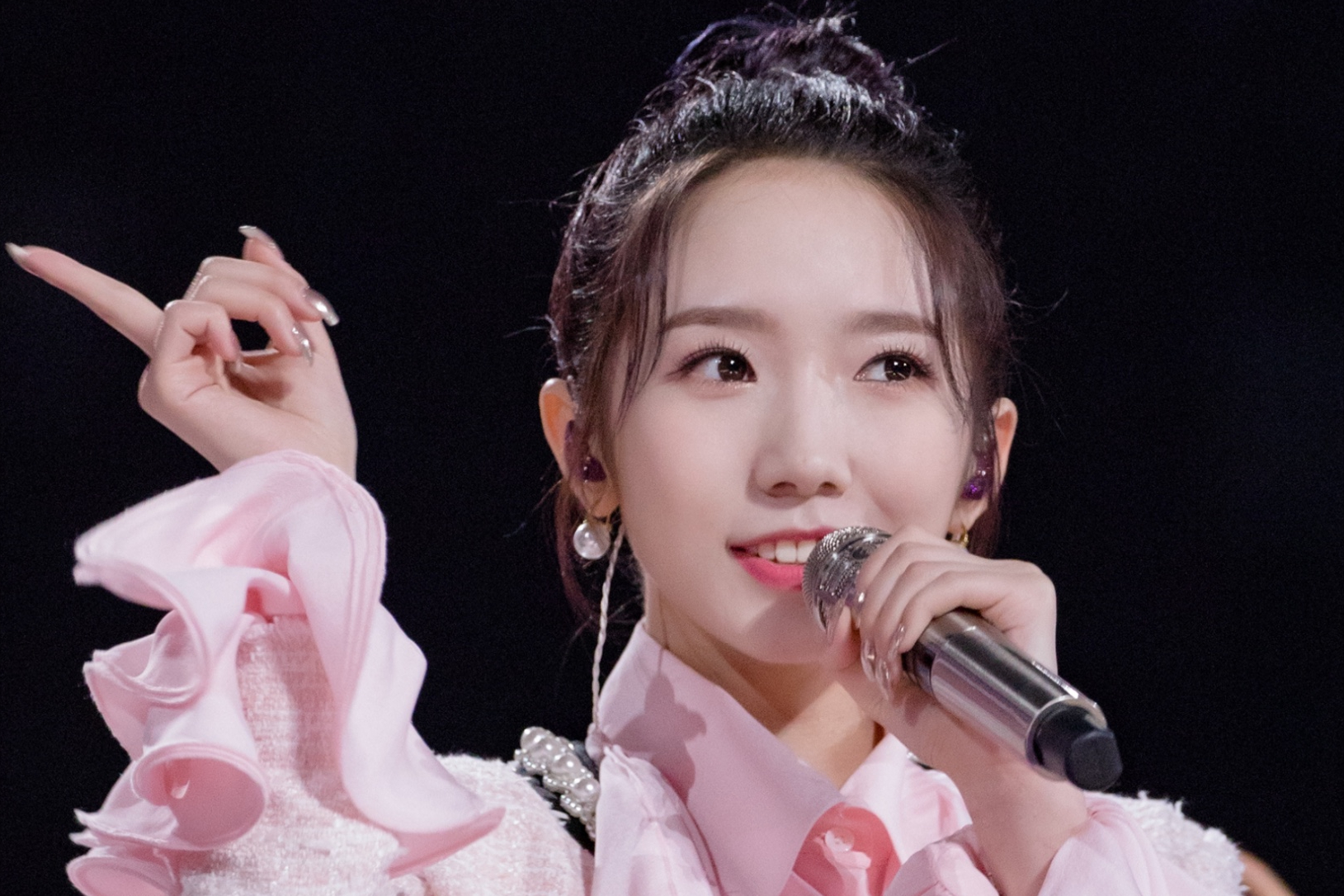 原创内娱最大的笑话一个五线艺人竟然跑去开演唱会结果大快人心