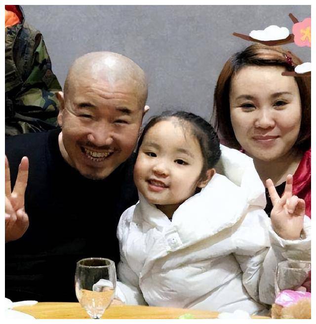 王小利再婚生子,11岁娇妻成亲,前妻温美玲闻风入怀._挑战_家庭_支持