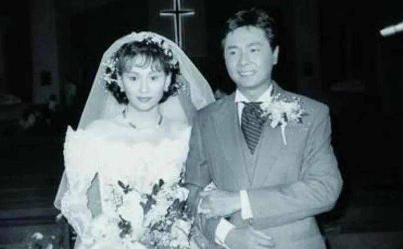 原创余安安初恋尔冬升恐婚一婚周润发冲动二婚富二代花心