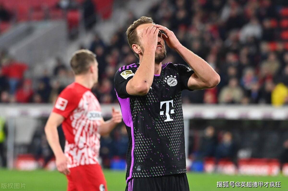 第12分钟,格里福左路送出传中,罗兰-绍洛伊头球攻门被诺伊尔反应神速