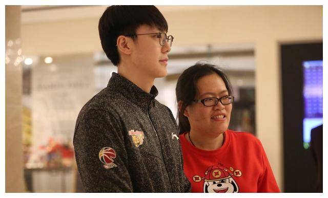 饭圈文化太可怕cba球星胡明轩粉丝网暴阿不都妹妹无法容忍