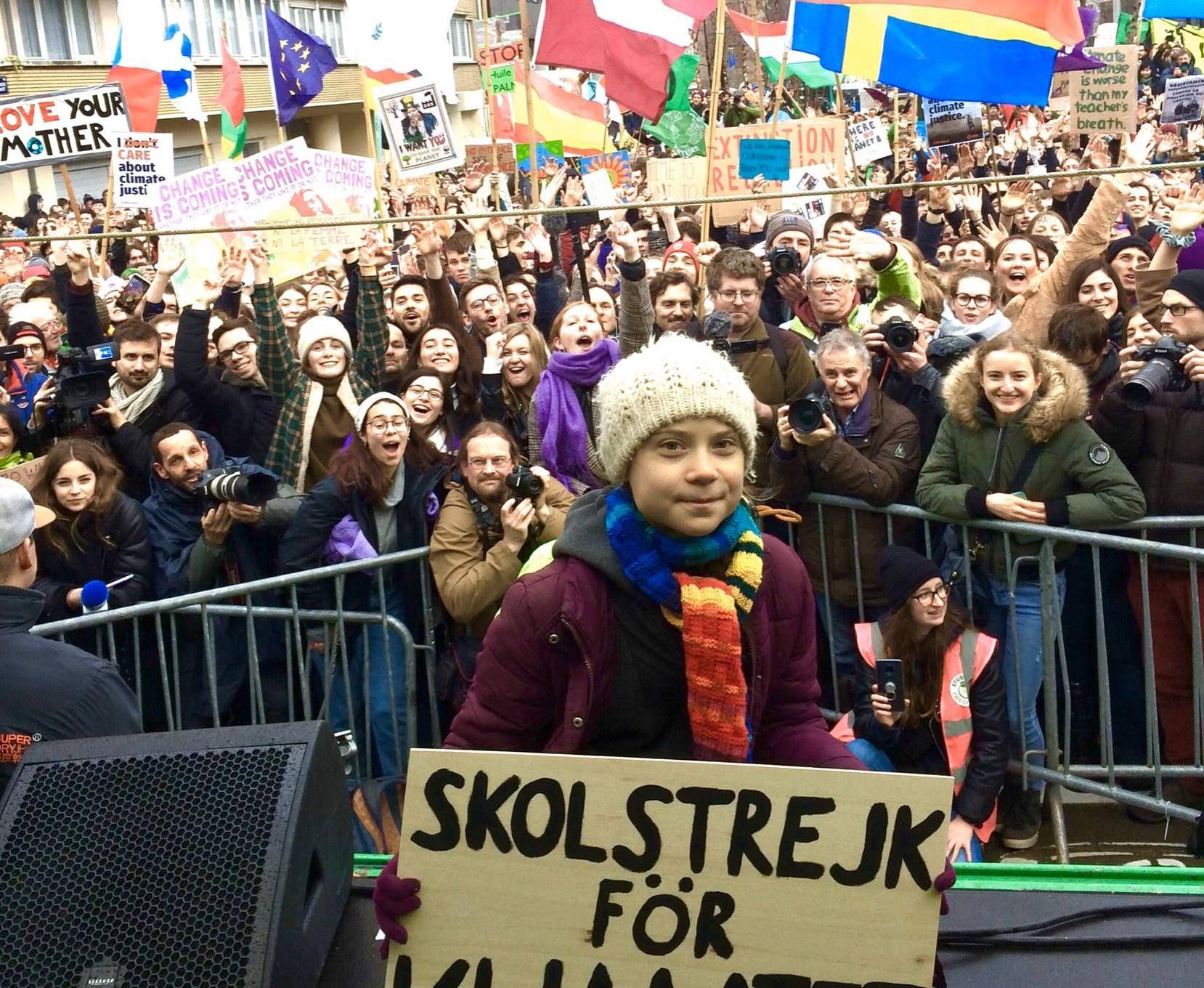 瑞典少女怒斥各国环保不积极,自己却铺张浪费,网友:何不食肉糜_格雷塔