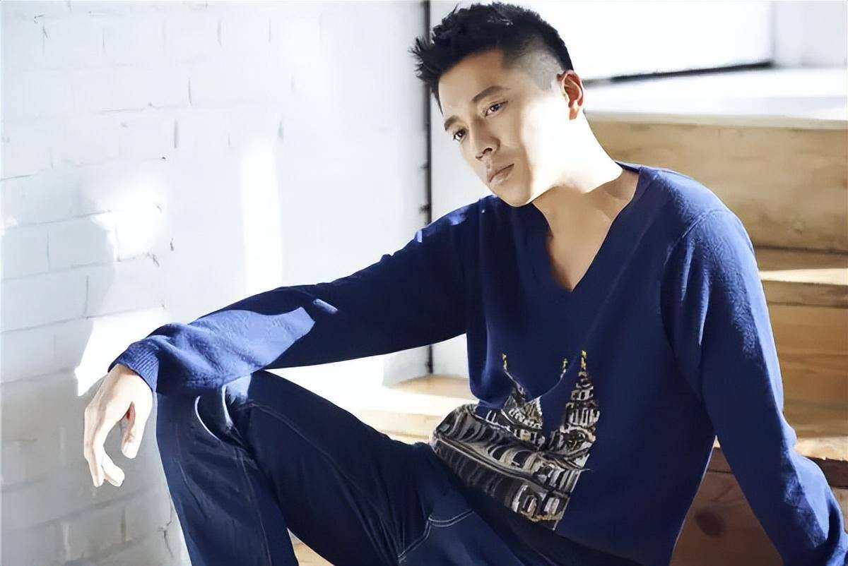 "孙少安"王雷:娶相恋7年李小萌,结婚9年零绯闻,39岁生二胎_妈妈_宿舍
