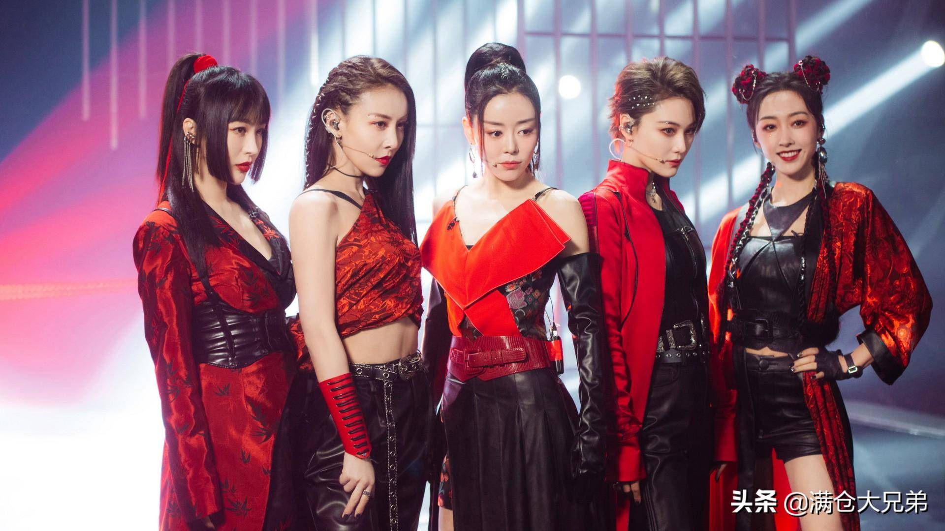 左起:李菲儿,贾青,安又琪,张馨予,宣璐于文文们的《佳人》,接班李菲儿