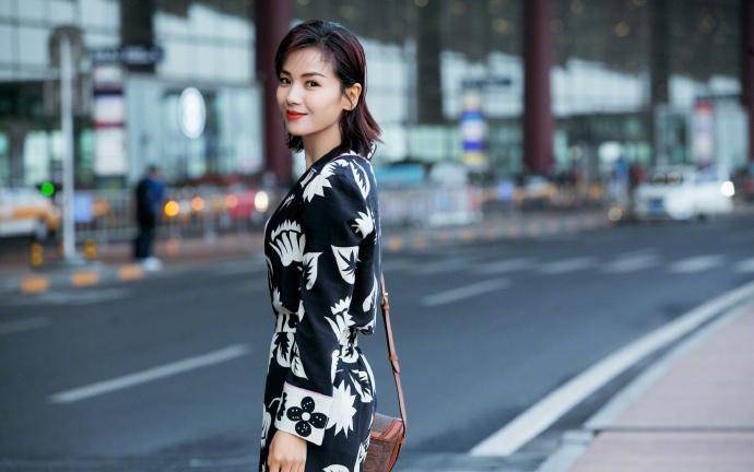 嫁入"假豪门"男子破产,欠下4亿巨债的刘涛竟然又谈"恋爱"_生活_策划