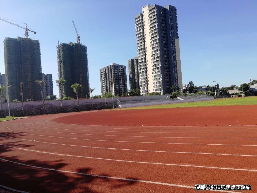 海南临高城市中心楼厦澜江月2,3期开发商简介_楼盘土地使用面积多大