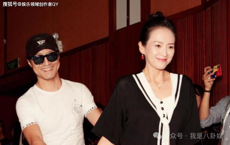 原创章子怡离婚后首次现身和小苹果的感情很好章子怡带女儿度假小苹果