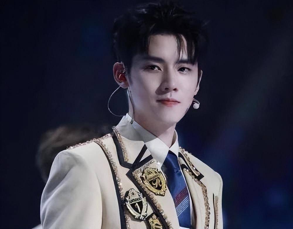 任豪与女子吃饭后一起上车离开,其"无脑"言论一览_微博_图片_截图