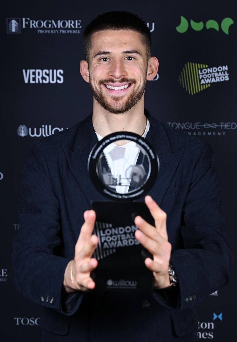 热刺门将维卡里奥荣膺年度最佳,巴萨瞄准菲利克斯与坎塞洛续租