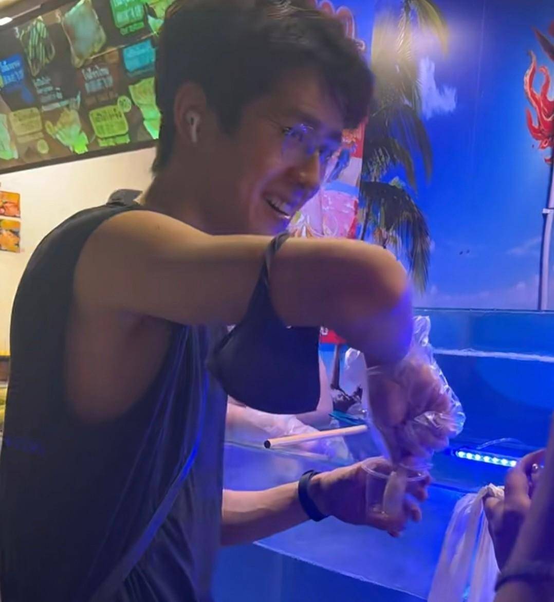 刘昊然佟丽娅文咏珊泰国被偶遇,佟丽娅儿子也在_网友_陈思诚_照片