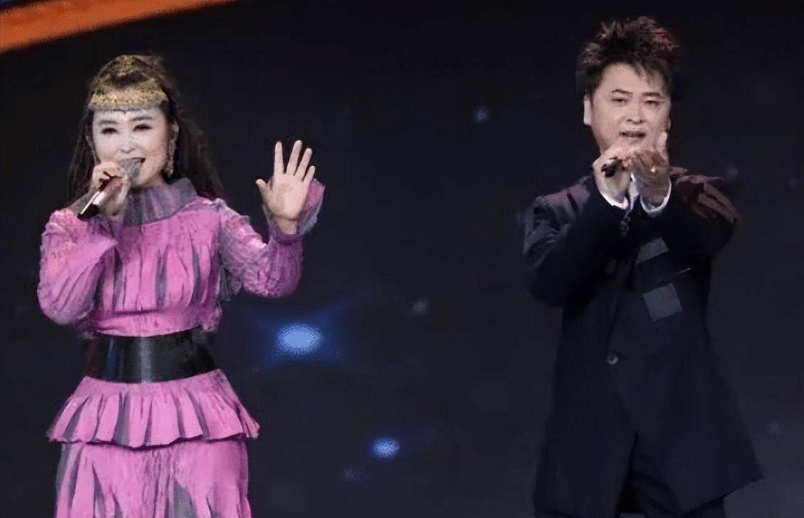 歌手冯晓泉:凭借一首歌登上舞台,与曾格格共建"421"幸福家庭_音乐