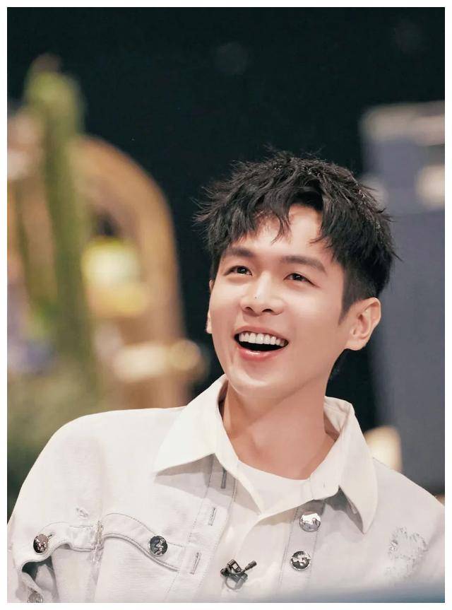 娱乐圈典范,好男人张若昀,撩妹技巧大公开_演技_阳光_才华