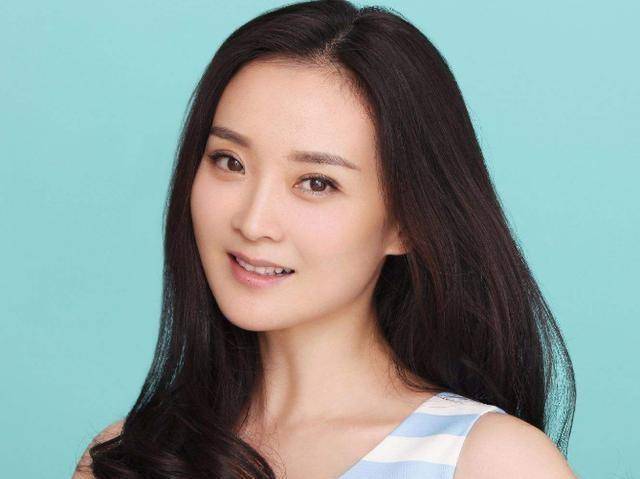 原创王艳的豪门血泪史曾跪着给婆婆洗脚如今复出替丈夫还赌债