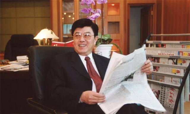 工厂建得像宫殿,却几乎不给员工分红_徐镜人_扬子江_企业